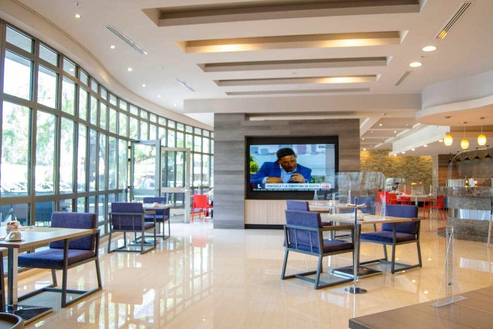 Hilton Garden Inn Leon Poliforum Ngoại thất bức ảnh