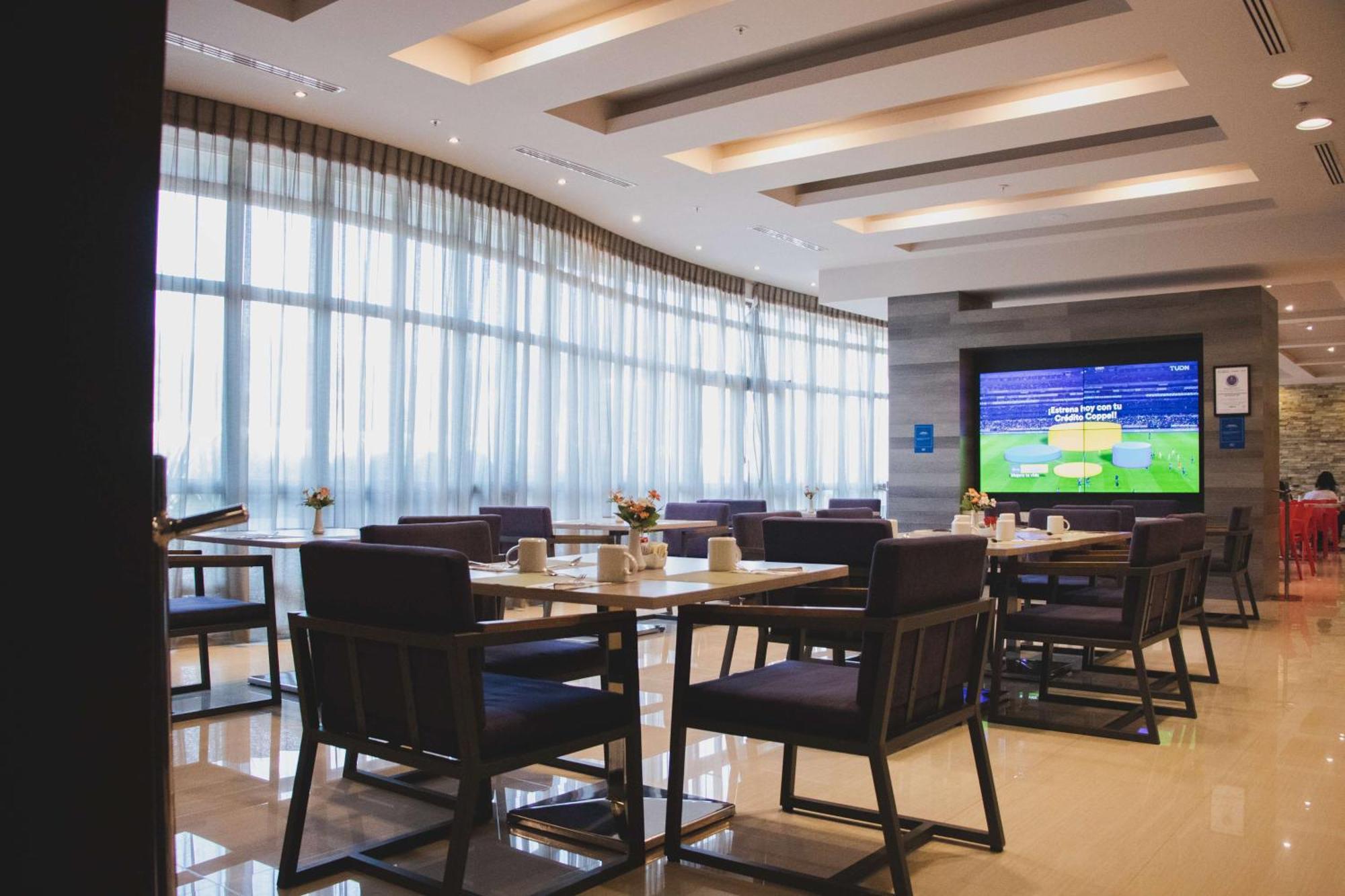 Hilton Garden Inn Leon Poliforum Ngoại thất bức ảnh